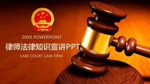 Modelo de PPT de sala de aula de conhecimento jurídico sobre fundo de martelo de tribunal