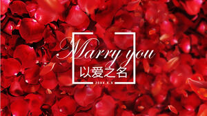 下载红色花瓣背景的浪漫婚礼相册PPT模板