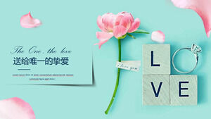 绿色背景、粉色花朵背景的爱情相册PPT模板下载