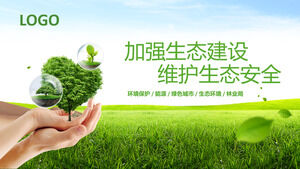 Unduh template PPT ekologi hijau dengan latar belakang pohon hijau di tangan