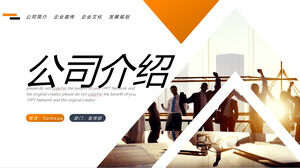 Download del modello PPT di promozione aziendale sullo sfondo del personaggio arancione sul posto di lavoro