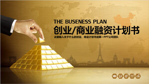 Altın Piramit'in arka planına sahip üst düzey iş planı için PPT şablonunu indirin