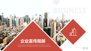 Descargue la plantilla PPT para el folleto promocional de la empresa roja en el fondo de la arquitectura urbana.