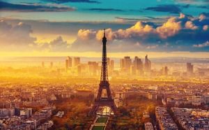 HD Eiffel Tower PPT Background Picture