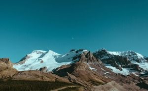 Majestuoso paisaje de montaña de nieve PPT imagen de fondo