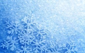 Blue snowflake closeup PPT background picture Blue snowflake closeup PPT background picture