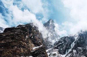 Trzy zdjęcia tła alpejskiego PPT ze śniegiem