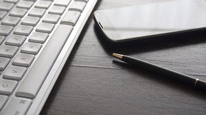 Ручка клавиатуры мобильного телефона офисная настольная PPT фоновая картинка