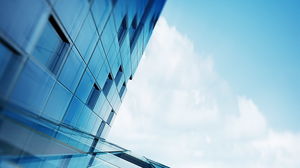 PPT辦公大樓在藍天白雲下的背景圖片