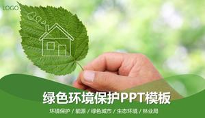 Template PPT perlindungan lingkungan dengan latar belakang daun hijau di tangan