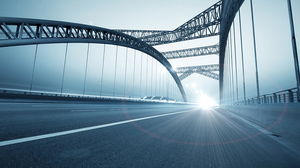 太陽の下の橋のPPT背景画像