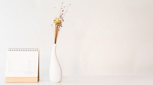 Свежая ваза с цветочным календарем PPT background picture