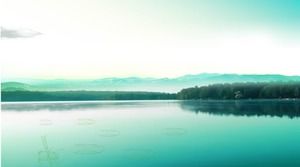 Zwei elegante PPT-Hintergrundbilder der See- und Berglandschaft