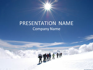 Equipe de montanhismo escalando neve montanha equipe cooperação modelo de ppt de negócios
