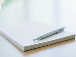 Plantilla ppt de papel de estilo elegante de cuaderno de bolígrafo