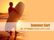 황금빛 모래 해변 배경에 여름 서핑 슬라이드 템플릿