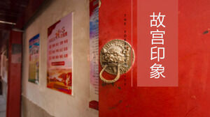 Le modèle d'album Forbidden City Impression PPT avec le fond de la grande porte rouge
