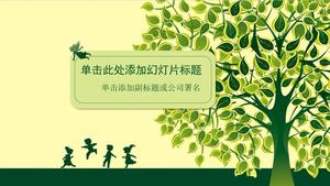 Yeşil ağaç PPT şablonu altında mutlu çocuklar