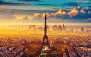 HD Eiffel Tower PPT Background Picture